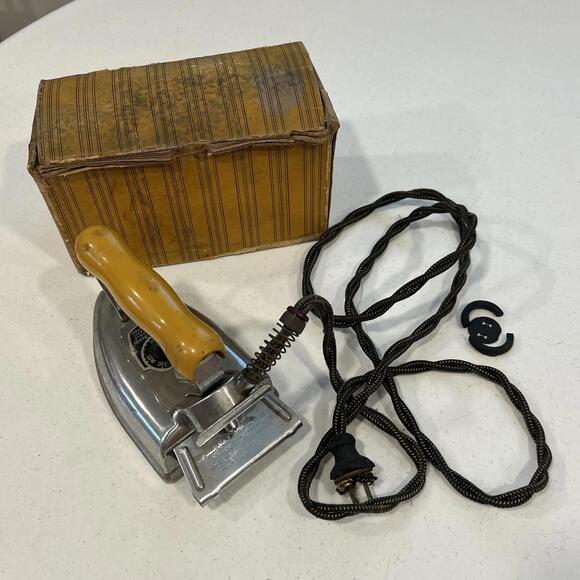 Other - American Beauty 40-AB Vintage electric iron 110-120 1000 watts